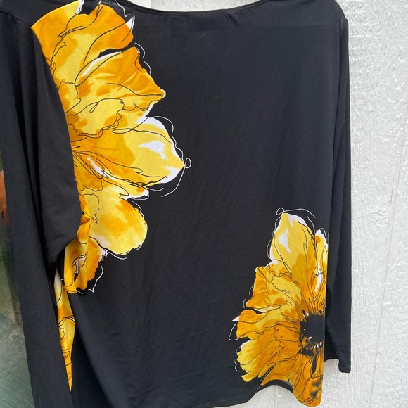 Susan Graver 1X Liquid Knit Floral Print Scoop Neck Long Sleeve top - Picture 2 of 7